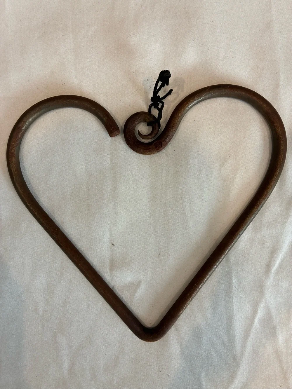 Iron Rustic Metal Heart Hanging Yard Art or Wall Decor Heavy and Rusty Unbranded